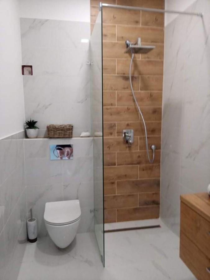 Lakeview Apartman Alsoors Bagian luar foto